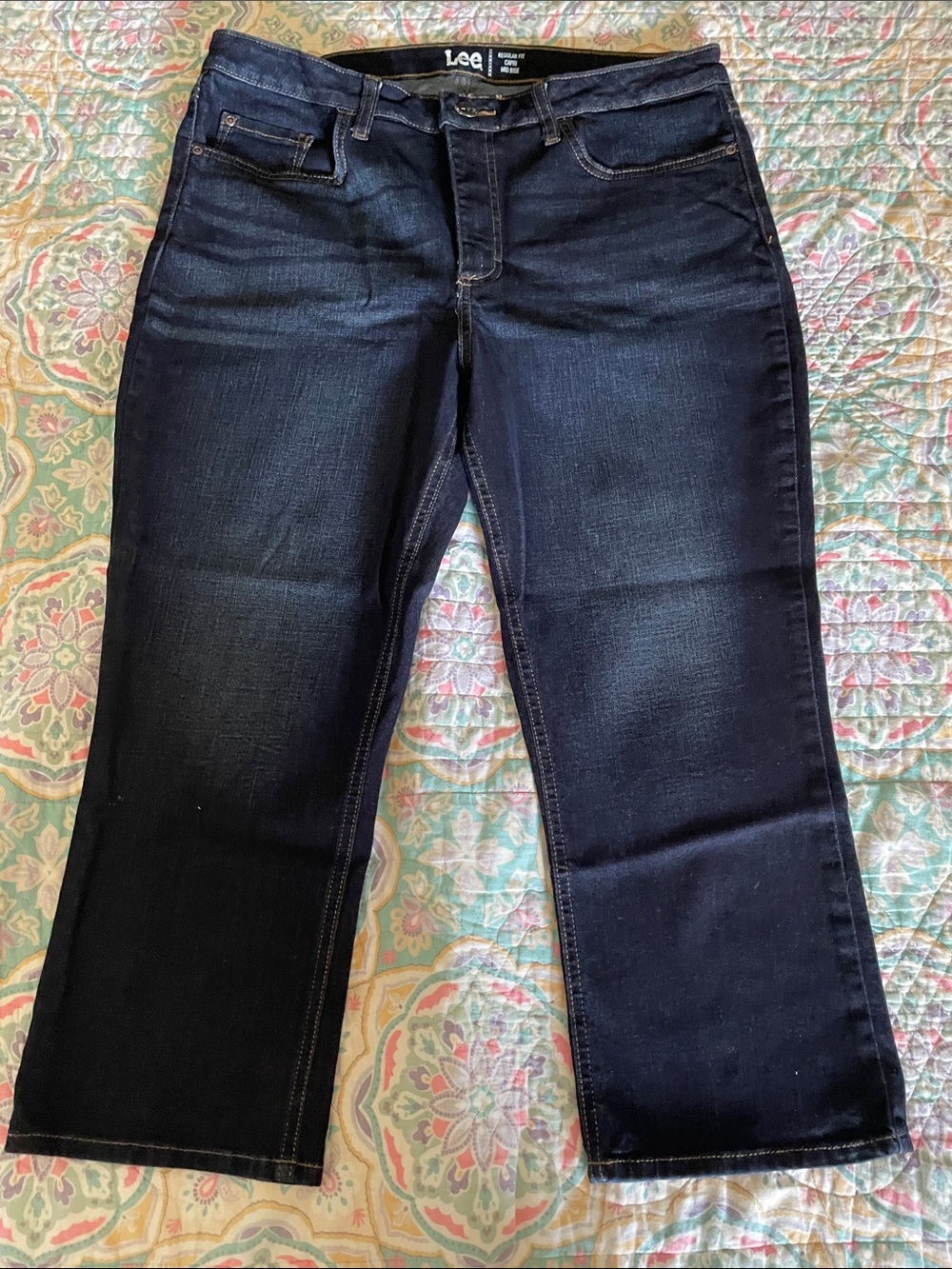 Lee Women's regular fit Capri mid rise  Jeans. Size 16M. New without tags